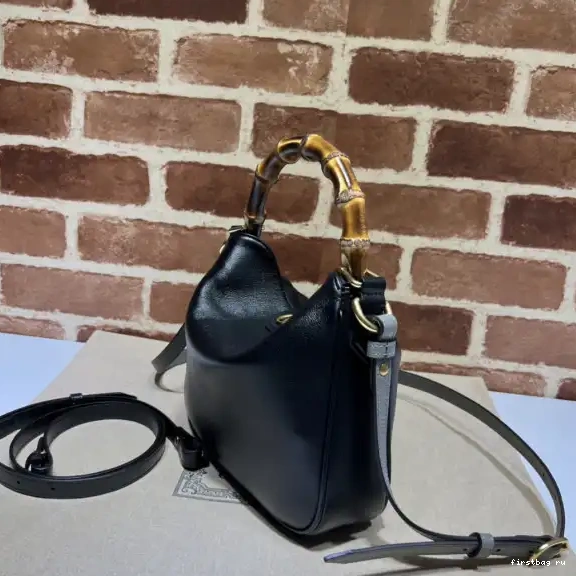 First bag ru Gucci small bag shoulder Diana 0627